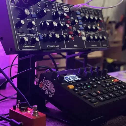 Dual Synth Stand – Elektron - Elektron Digitakt, Digitone, Syntakt, Octatrack, Analog Heat, MKI/MKII, Behringer - Neutron, Model D, Pro-1, K2, Wasp, 800, Cat, Model 15, Proton, SY-1, Moog - Mother-32, DFAM, Subharmonicon 3D model
