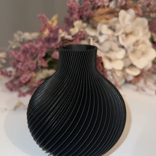 Sphere twist design vase Iconic style
