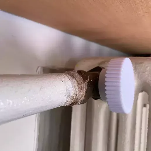 384519250_1053951935966225_1315357555147451571_n.webp Temperature regulator on old radiators