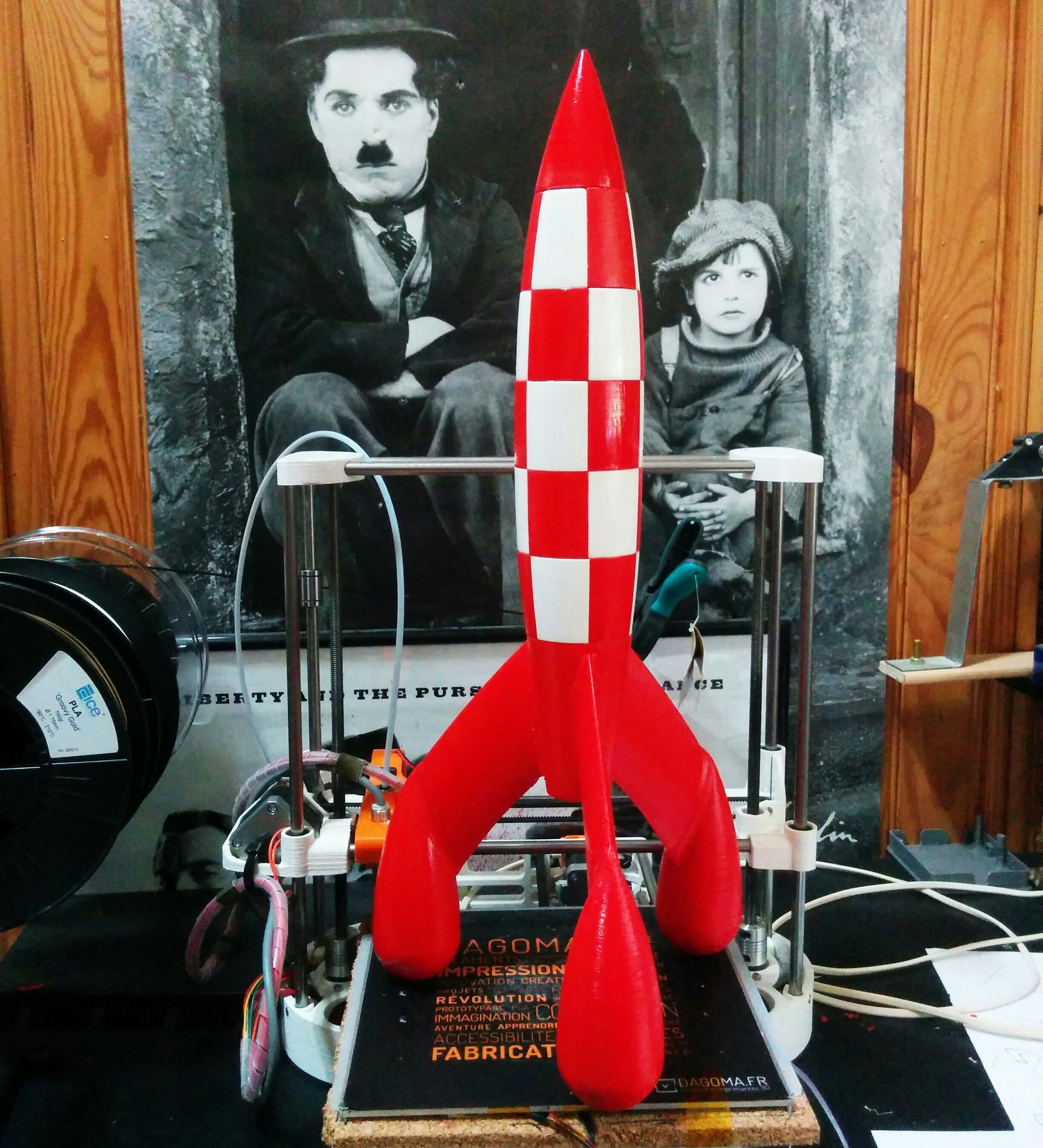 IMG_20170902_1050242.jpg Бесплатный STL файл Tintin Rocket・Дизайн 3D-печати для загрузки, tiih