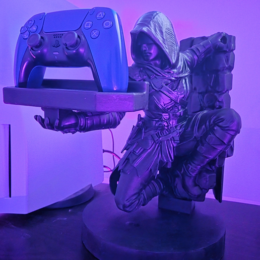 Shadow Climber – Tactical Wall-Climbing Controller Holder | Shadow Forge Desk Sculpture (Personal licence)