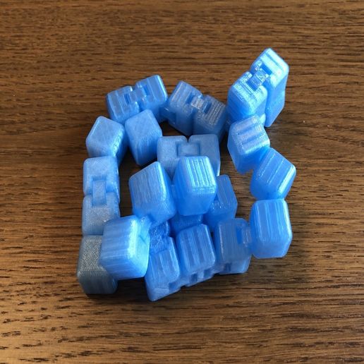 fullsizeoutput_37fa.jpeg Cube à imprimer en place Casse-tête serpent