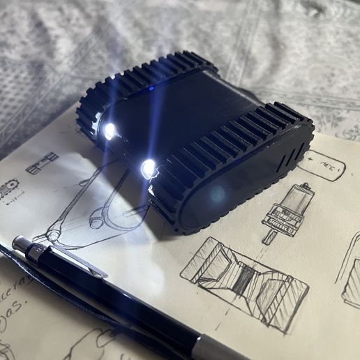 IMG_7715.jpg Funkgesteuerter Mini-Roboter.