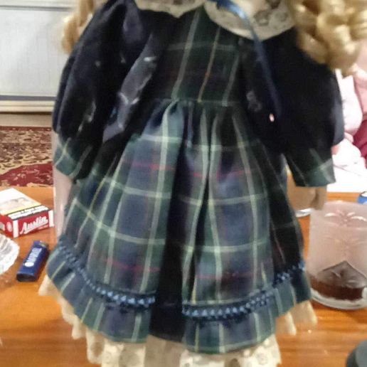 IMG_1728.jpg Small doll stand