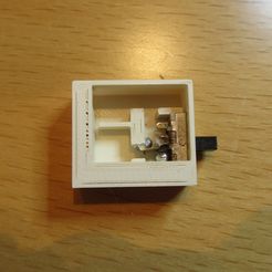 IMG_5906.JPG Fichier STL gratuit Boîte électrique pour lumières miniatures réalisée avec une lampe à ballon・Plan pour imprimante 3D à télécharger