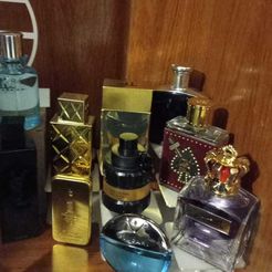 IMG-20231111-WA0003.jpg Perfume display stand