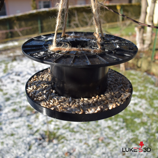 3.png Spool bird feeder