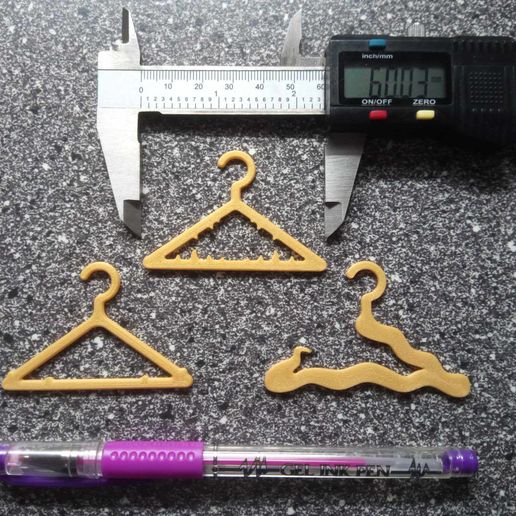 🧸 THREE HANGERS FOR DOLL CLOTHES BARBIE・ STL File for 3D