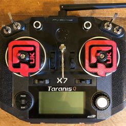 IMG_6424.jpg Бесплатный 3D файл Taranis QX7 & QX7+ Gimbal Protector・Дизайн для загрузки и 3D-печати