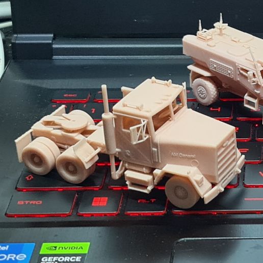 🚜 AM General M915A Tractor (1/72)・ 3D File for 3D printing・Cults