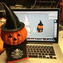 Visons_preview_featured.jpg Free STL file Visions of Halloween Danced In Her (His) Head, Hand Cranked・3D print design to download
