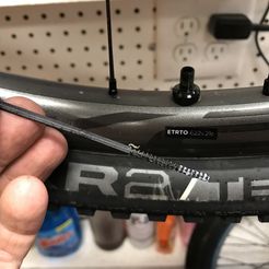 2018-08-12_15.37.47.jpg STL-Datei Peilstab für Tubeless-Dichtmittel für Fahrräder kostenlos・3D-druckbares Objekt zum herunterladen