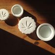 WhatsApp Image 2019-01-07 at 21.19.43(2).jpeg Archivo STL Lata de hojas de cannabis con tapa a rosca・Plan para descargar y imprimir en 3D