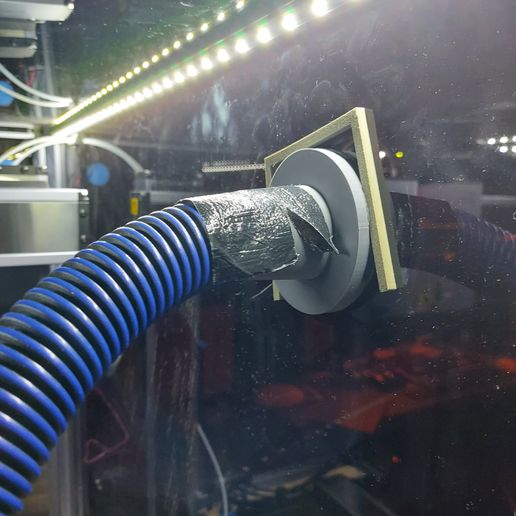 intake-mounted-with-clamp.jpg Entrada láser con ventilador para carcasas acrílicas montada con una abrazadera para taladrar menos (además de una nueva cubierta para el cabezal láser Snapmaker 10W)