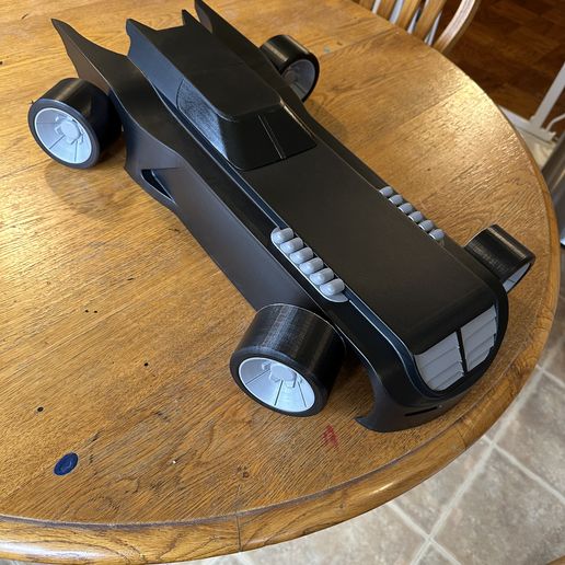 IMG_8320.jpeg Batmobile à l'échelle 1/12 inspirée des BTAS