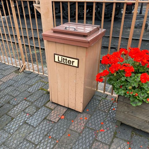 SVR-A1.jpg Model Railway - Wooden Litter Bin
