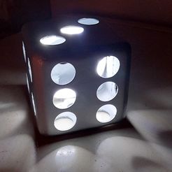 20231101_114535.jpg el dado definitivo, 10 cm iluminado, recargable por usb