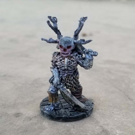 Antler_Skull_Horror.jpg Скелетный олений ужас