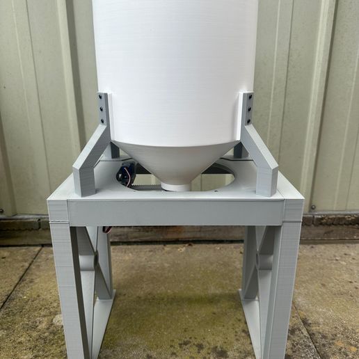 WhatsApp-Image-2024-08-12-at-12.31.17_508c52ff.jpg Silo à l'échelle 1/14