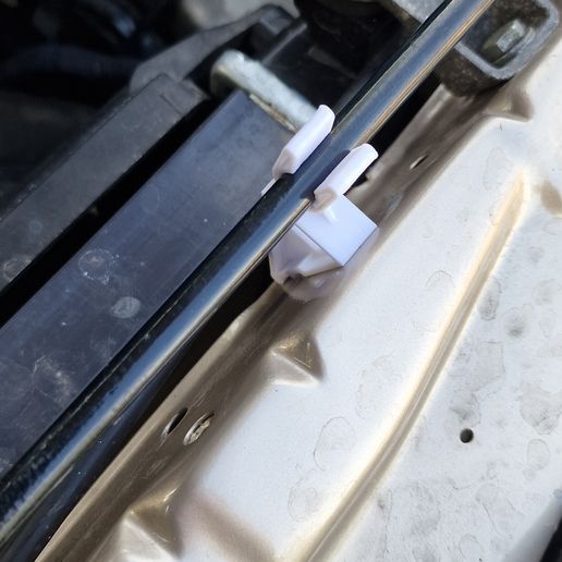 20240413_192010.jpg hood strut attchment Opel Astra F/Vauxhall Astra MK3