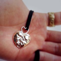 710x528_13208044_7943825_1542973046.jpg Kitty Heart Pendant