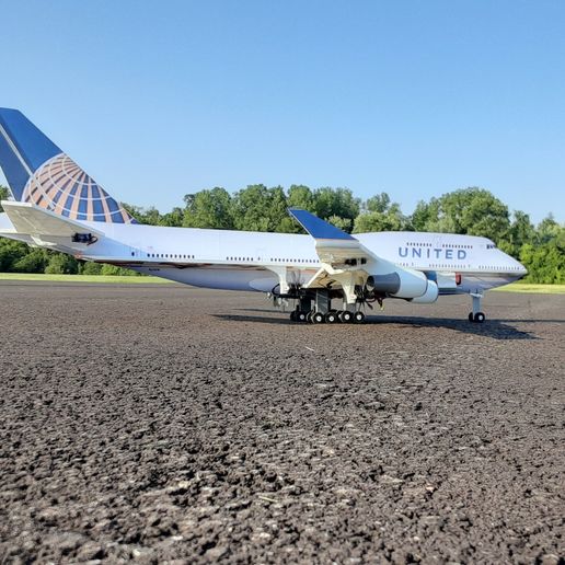 20230711_191321.jpg RC B-747 airliner