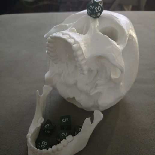 89039243_10157932474940540_1708650350988230656_n.jpg Башня для игры в кости из черепов