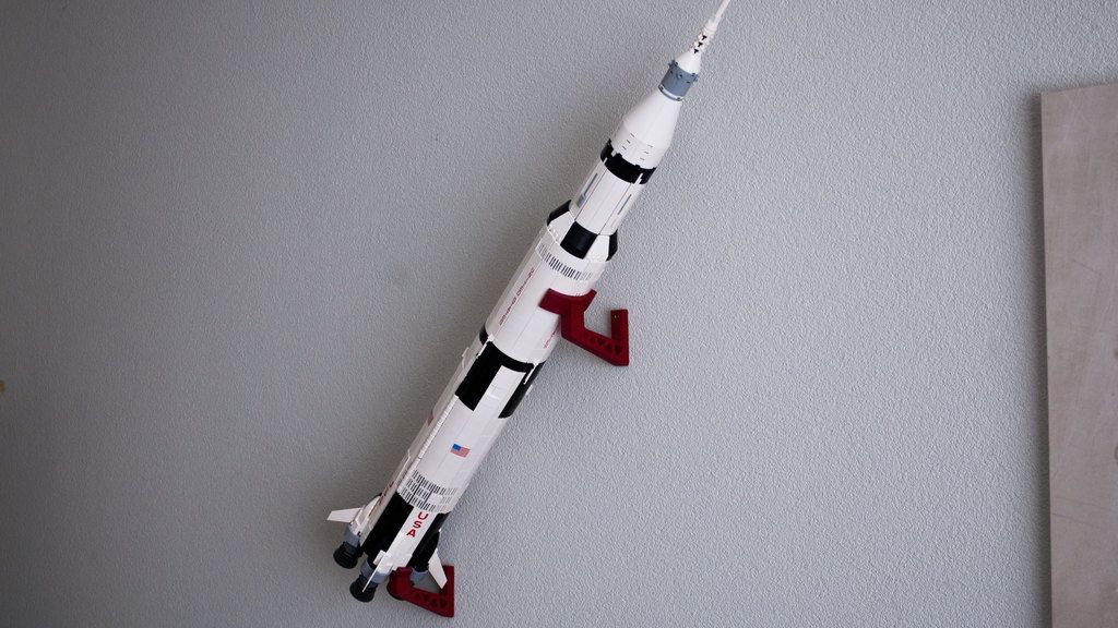 Archivo STL gratis Soporte de pared para LEGO® NASA Apollo V・Plan de la impresora 3D para descargar・Cults