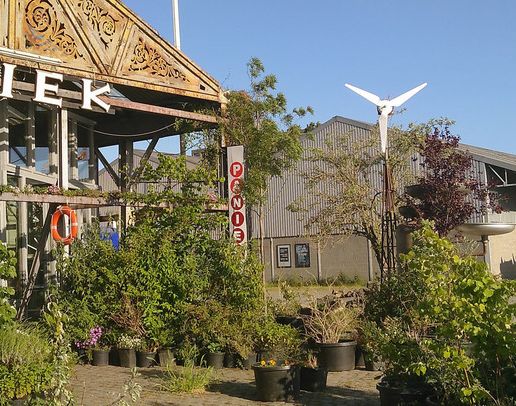 2m_PLA_windturbine_on_tower_Bar_Paniek.jpg Functional 2m PLA windturbine