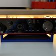 0ebd9e25-00b2-4ffc-97a8-1c17dfc14f0b.jpeg Focusrite Scarlet 4i4 - Angled desk stand