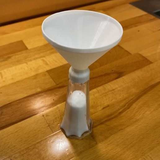 Cone for easy refilling of small tower salt / pepper  shakers - 3D model önizlemesi