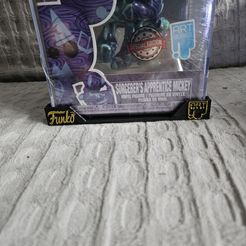 20230924_172218.jpg Fichier STL Boîtier plastique Funko Pop/ Support mural en vinyle・Plan pour impression 3D à télécharger