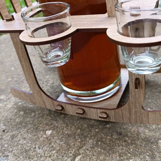 viber_image_2025-10-25_22-19-12-920.jpg Cadeira de baloiço para garrafas e copos de shot, DXF