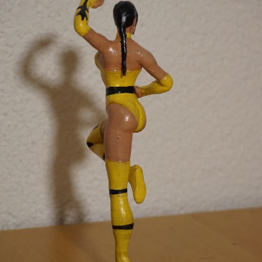 b2.jpg Mortal Kombat 4 Tanya Statue