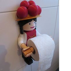 maid_gutach_B0.jpg Archivo STL PORTA PAPEL PARA EL BAÑO, chica del bosque negra con sombrero de bolla・Objeto de impresión 3D para descargar