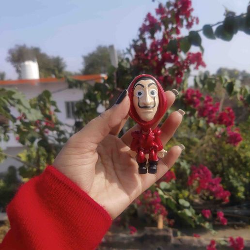 manB.jpg MONEY HEIST TOY PLUS KEYRING