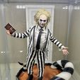 IMG_9461.jpeg Beetlejuice - socle de présentation à l'échelle 1/6