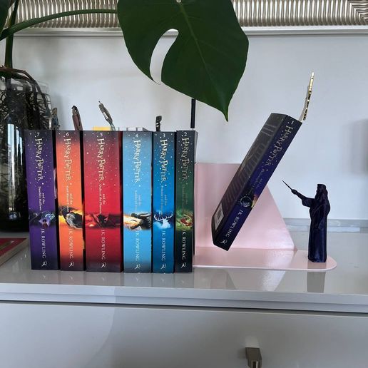 photo_2025-03-25_13-49-17.jpg Harry Potter - Floating Book Holder - Dumbledore