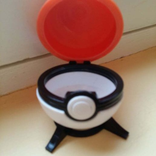 Pokeball (with button-release lid)