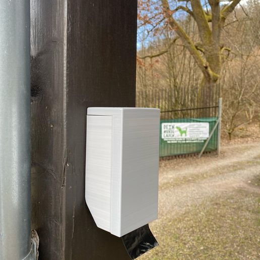 Montiert.jpg Outdoor poop bag dispenser XXL