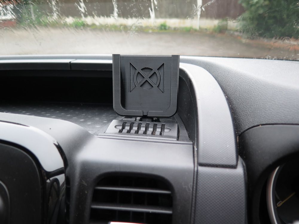 IMG_0876.JPG Free STL file iPhone Cradle for the Vauxhall Vivaro (2014-2019)・Model to download and 3D print, moXDesigns