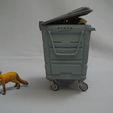 P4060072.jpg 1/14th scale 1100L commercial bin with fox