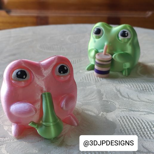 IMG_20230612_172248.jpg Cute Drinking Frog Couple!  - Pen Holder / Desk Decoration