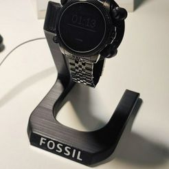 470303c1-b1eb-482c-afdf-4fb3515ff9a7.jpg Fichier 3D gratuit Fossil Mens Smartwatch Charging Stand (Gen 5E) + logo・Modèle à télécharger et à imprimer en 3D