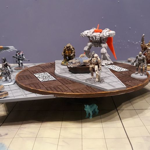 falcon_side.jpg Mínimo Falcon