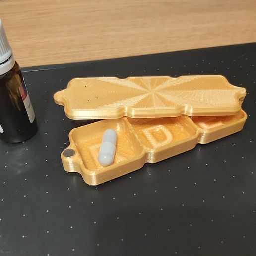 Daily pill box, magnetic cover 3D model