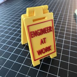 IMG_E4297.JPG 3D file Engineer at work mini floor stand・3D printable model to download, zakzakattack
