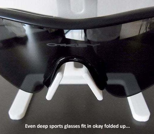 7fe1e6b2f748c1898cb59b40012cdc2c_display_large.jpg Universal Glasses Stand