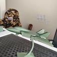 Avión de combate articulado e impreso con soporte, Amendobobo