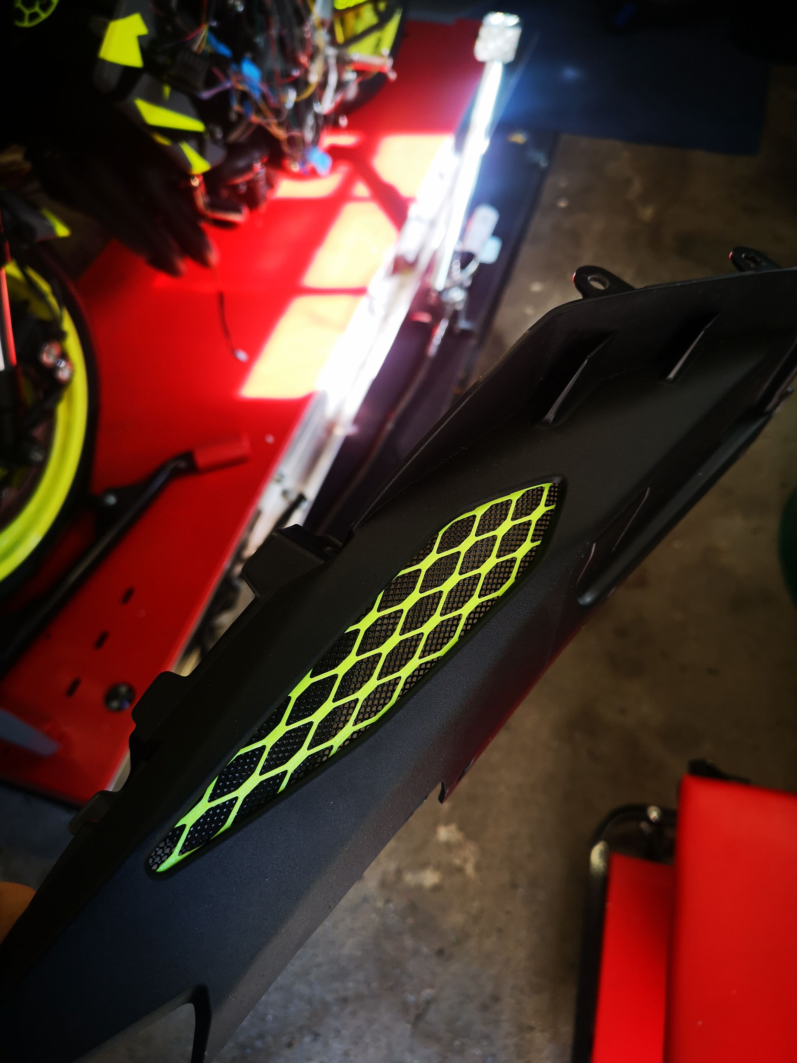 Download STL file MT09 RN43 Air Intake/Outtake RS design grille • 3D